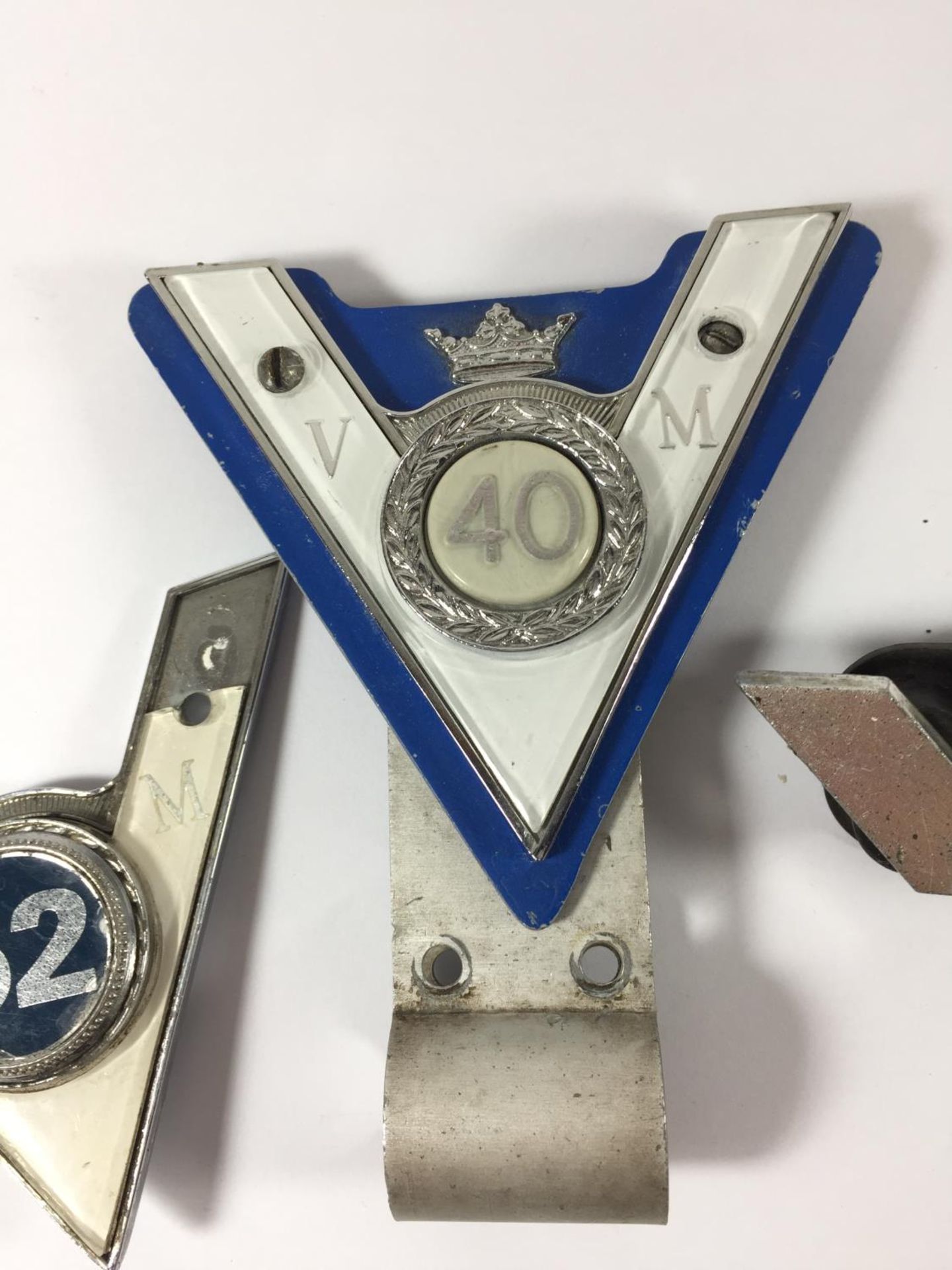 TWO VINTAGE VETERAN MOTOR CLUB BADGES 40 YEARS AND 52 YEARS AND A V8 LOGO - Image 3 of 3