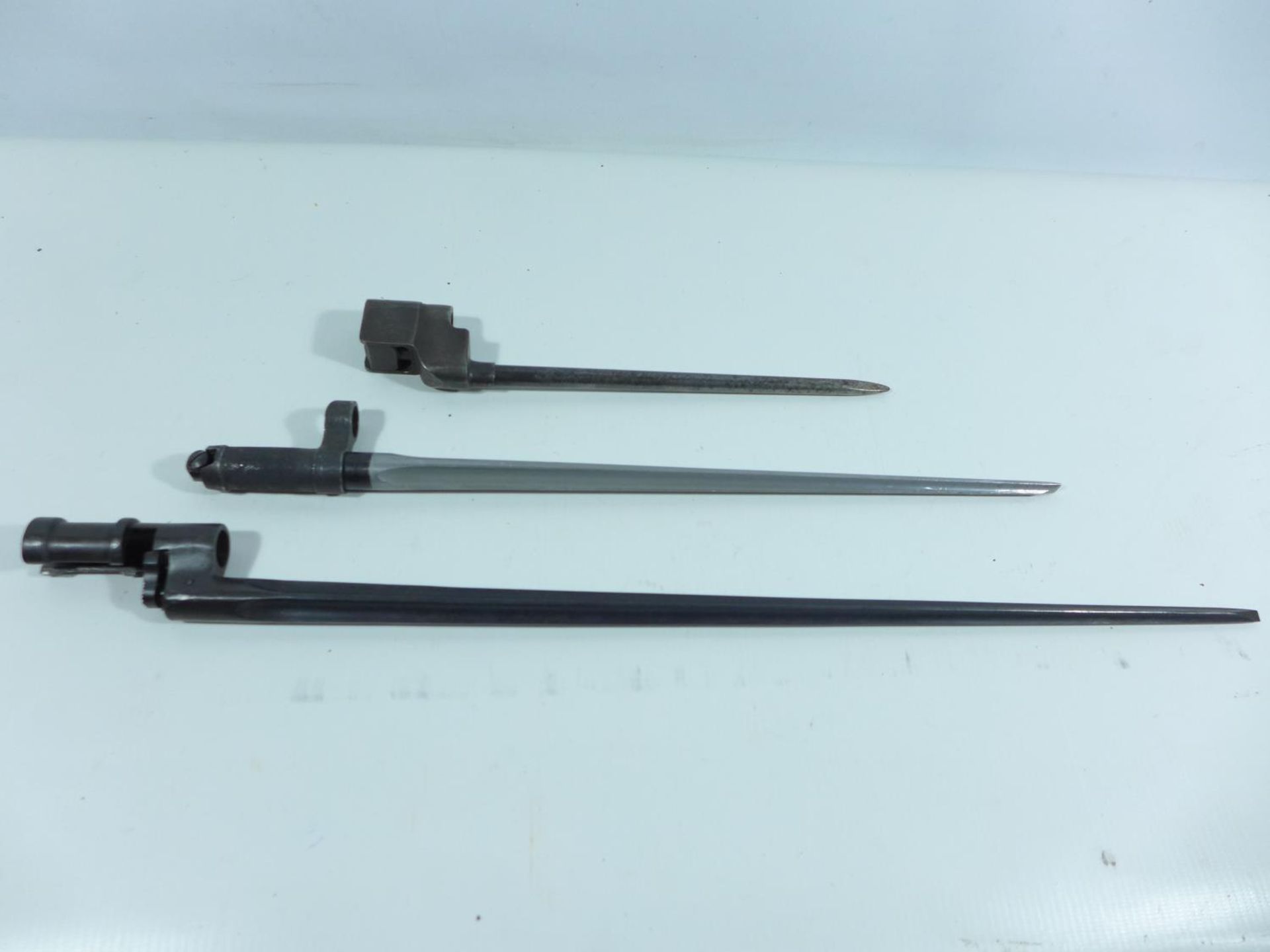 A BRITISH SPIKE BAYONET, LENGTH 25CM, CHINA SKS BAYONET AND FURTHER BAYONET, LENGTHS 38CM AND