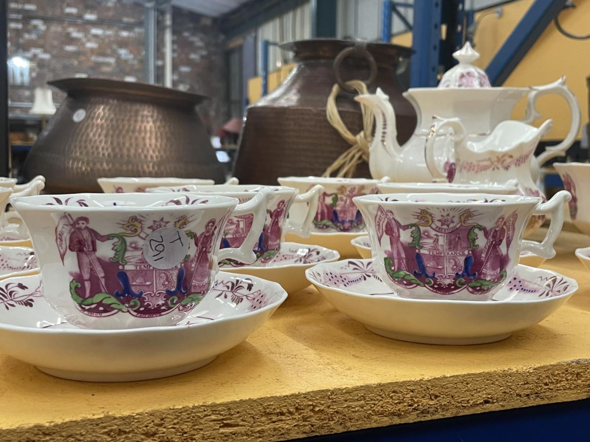 A LARGE QAUNTITY OF COMMEMORATIVE CERAMICS TO INCLUDE A TEMERANCE STAR PINK LUSTERWARE BRITISH - Image 5 of 6