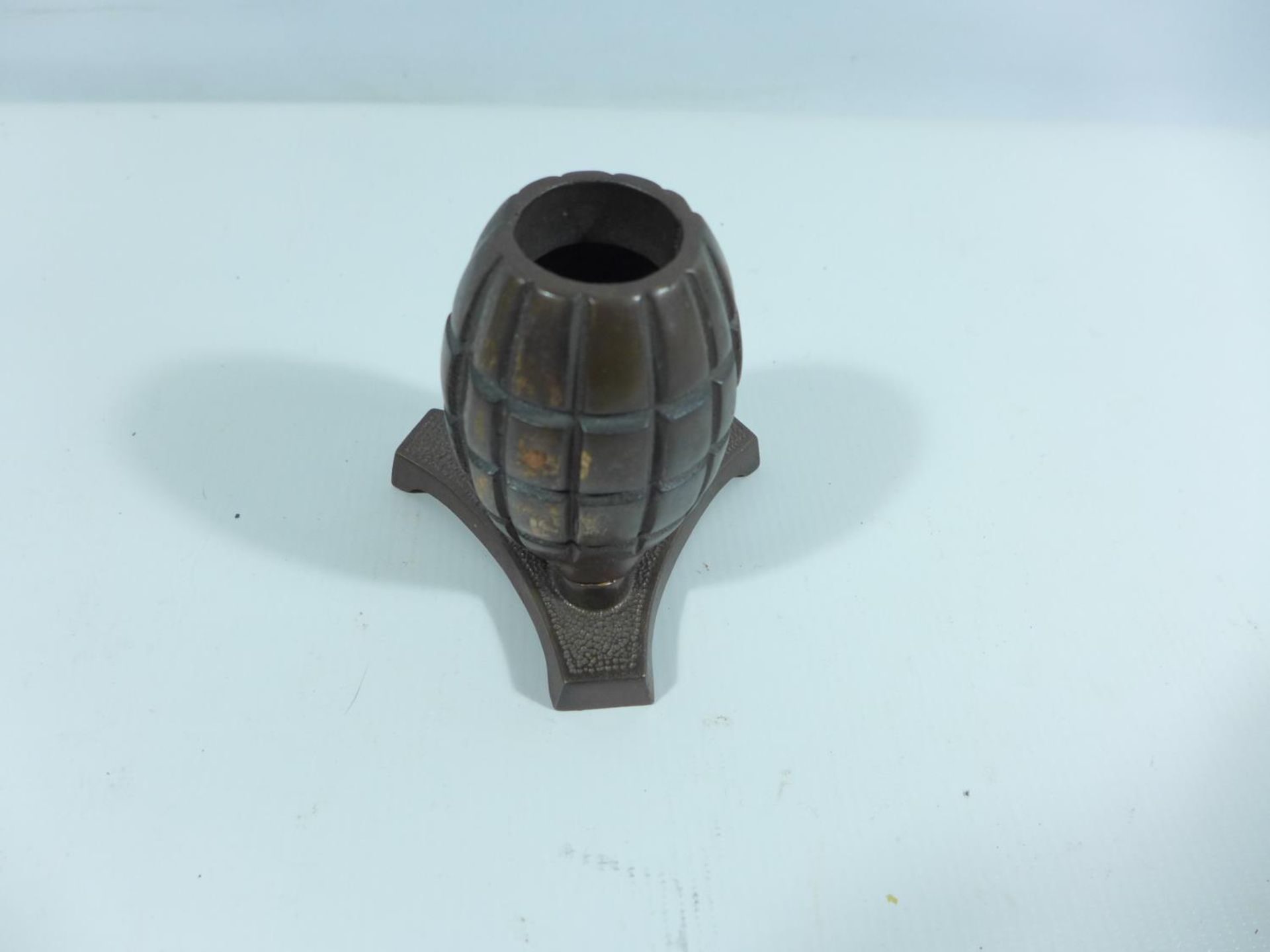A SPILL VASE GRENADE, HEIGHT 9.5CM - Image 4 of 6