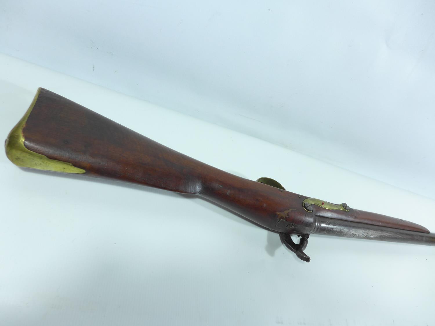 A PERCUSSION CAP 19TH CENTURY SMOOTH BORE MUSKET, CONVERTED FROM FLINTLOCK, 82CM BARREL, LOCK MARKED - Image 5 of 8