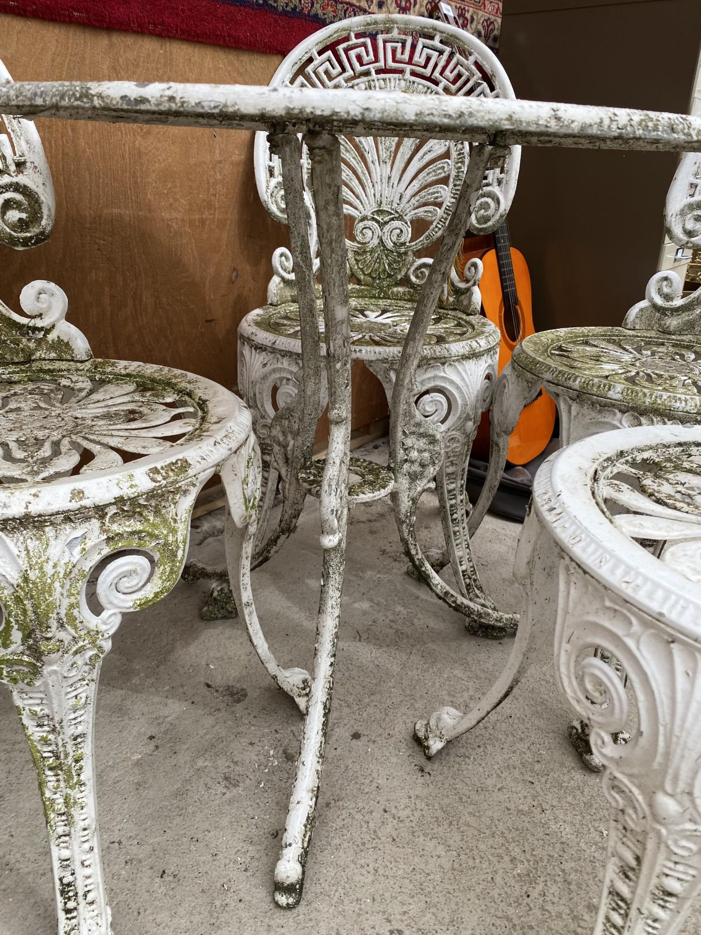 A WHITE VINTAGE CAST ALLOY BISTRO SET COMPRISING OF A ROUND TABLE AND FOUR CHAIRS - Image 3 of 3