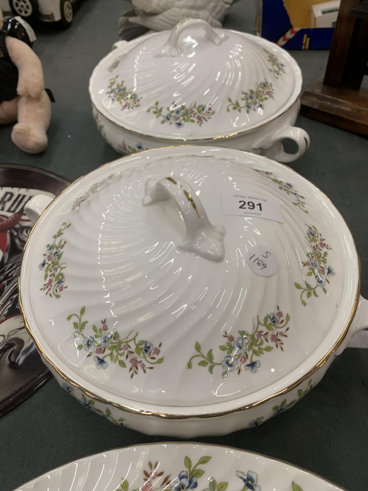 TWO VINTAGE FLORAL TUREENS WITH TWO BOWLS - Image 3 of 3