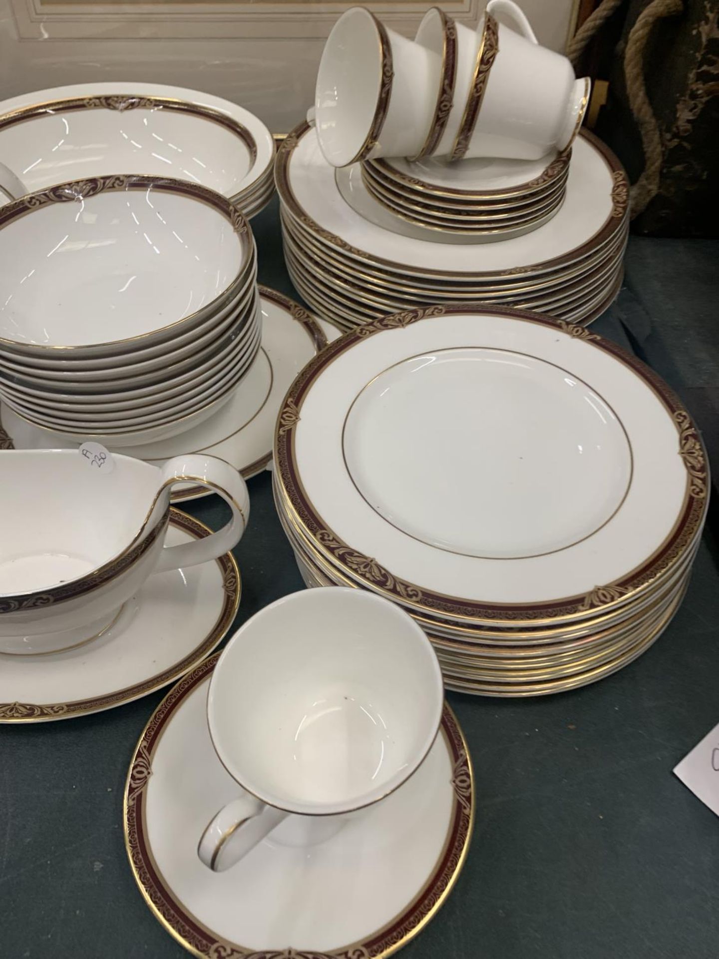 A ROYAL DOULTON SECONDS DINNER SERVICE TO INCLUDE DIFFERENT SIZES OF PLATES AND BOWLS, A SAUCE - Image 4 of 5