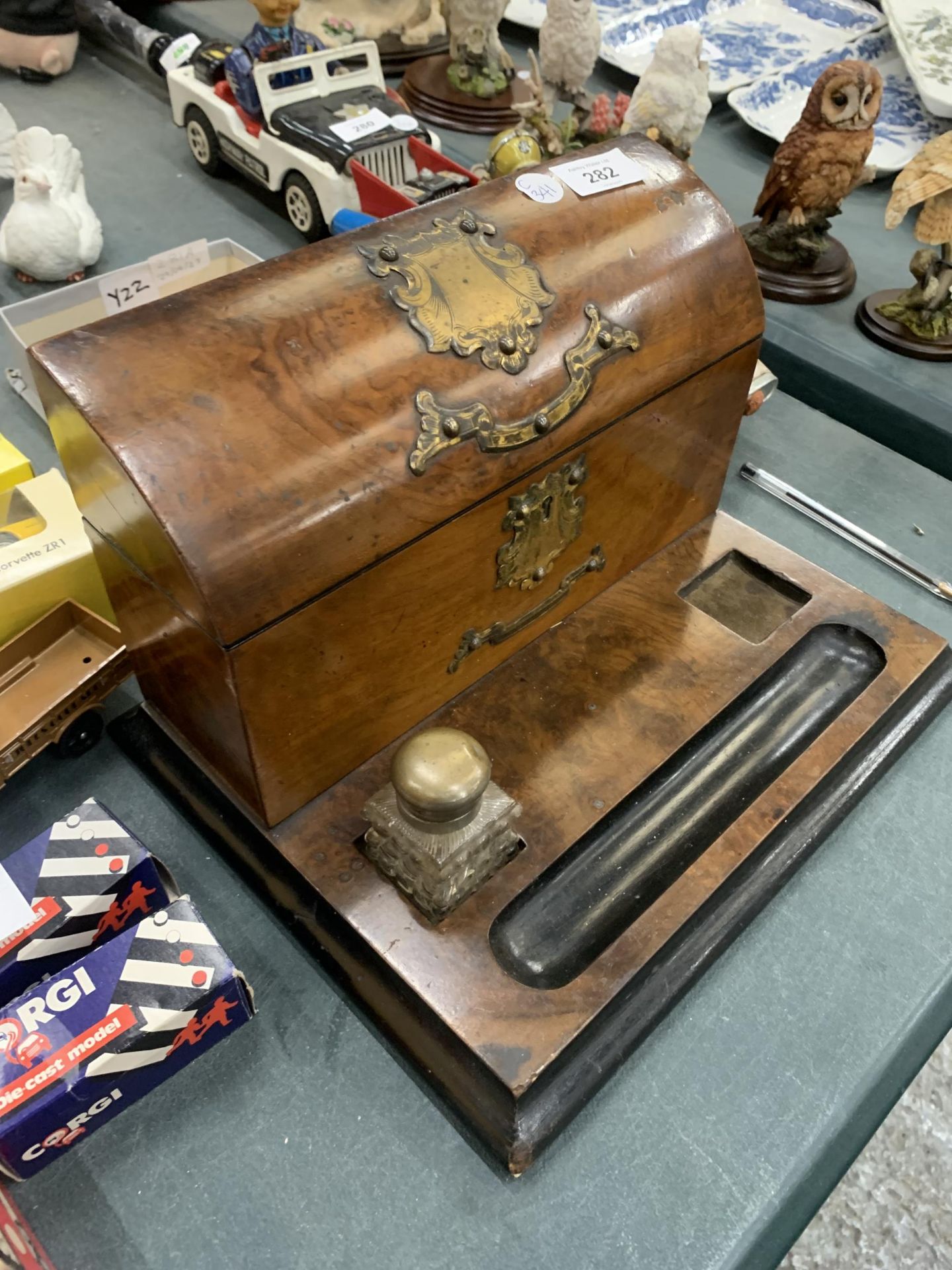 A VINTAGE WALNUT DESK STAND WITH BRASS FITTINGS - Image 2 of 2