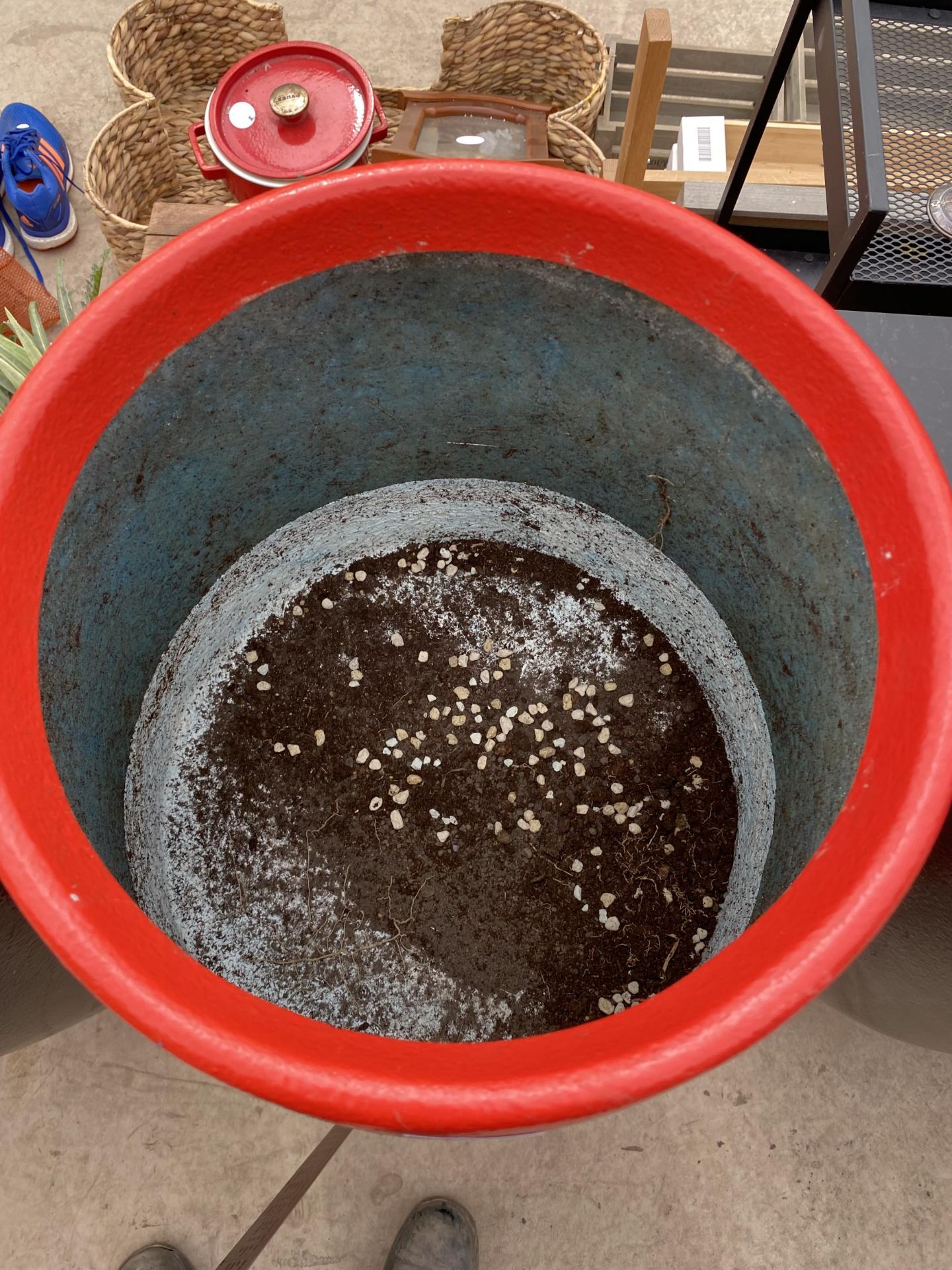 A TALL RED FIBRE GLASS PLANTER (H:104CM) - Image 3 of 3