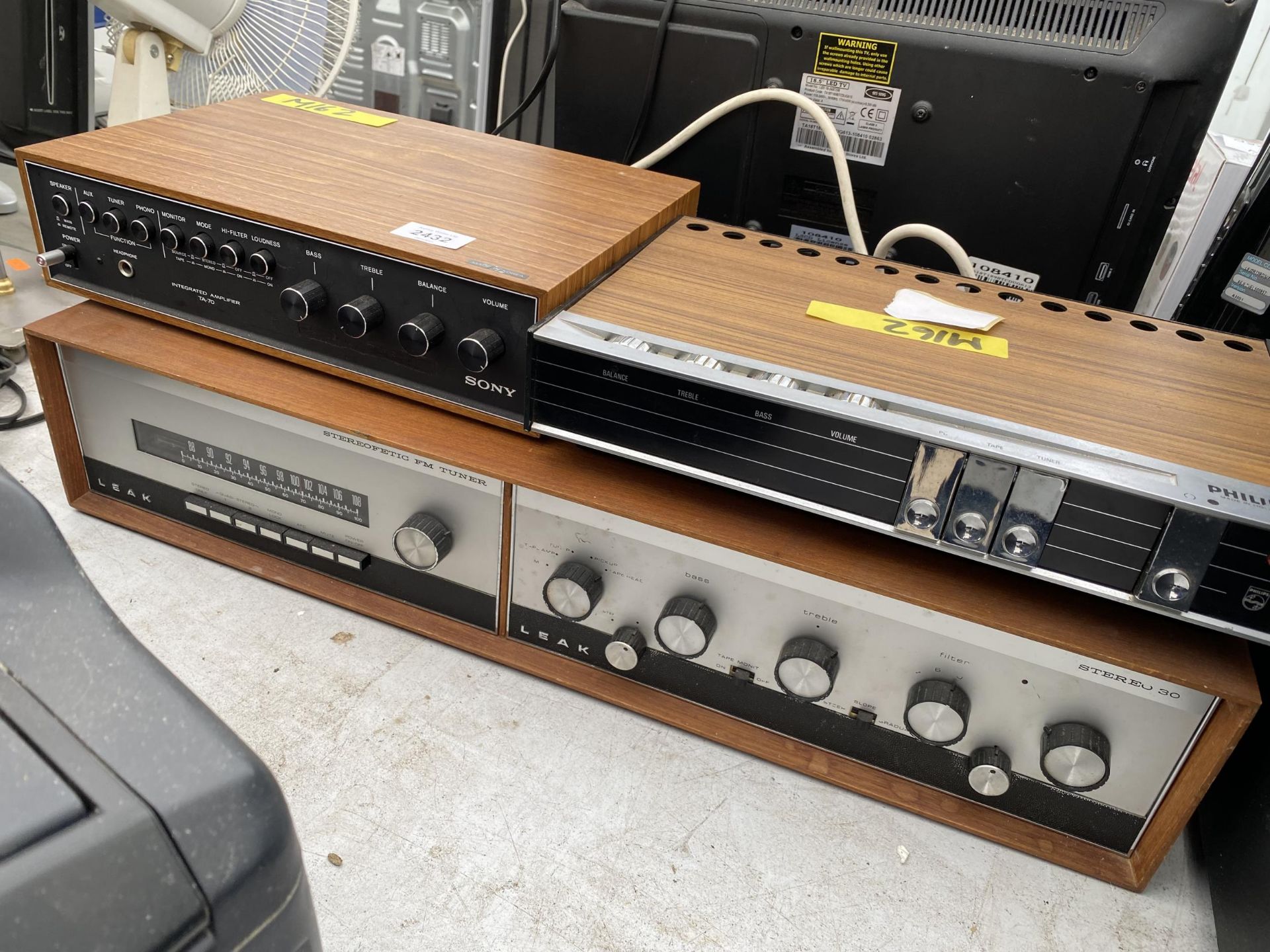 AN ASSORTMENT OF STEREO EQUIPMENT TO INCLUDE A LEAK TUNER, A SONY AMPLIFIER AND A PHILIPS TUNER ETC - Image 2 of 2