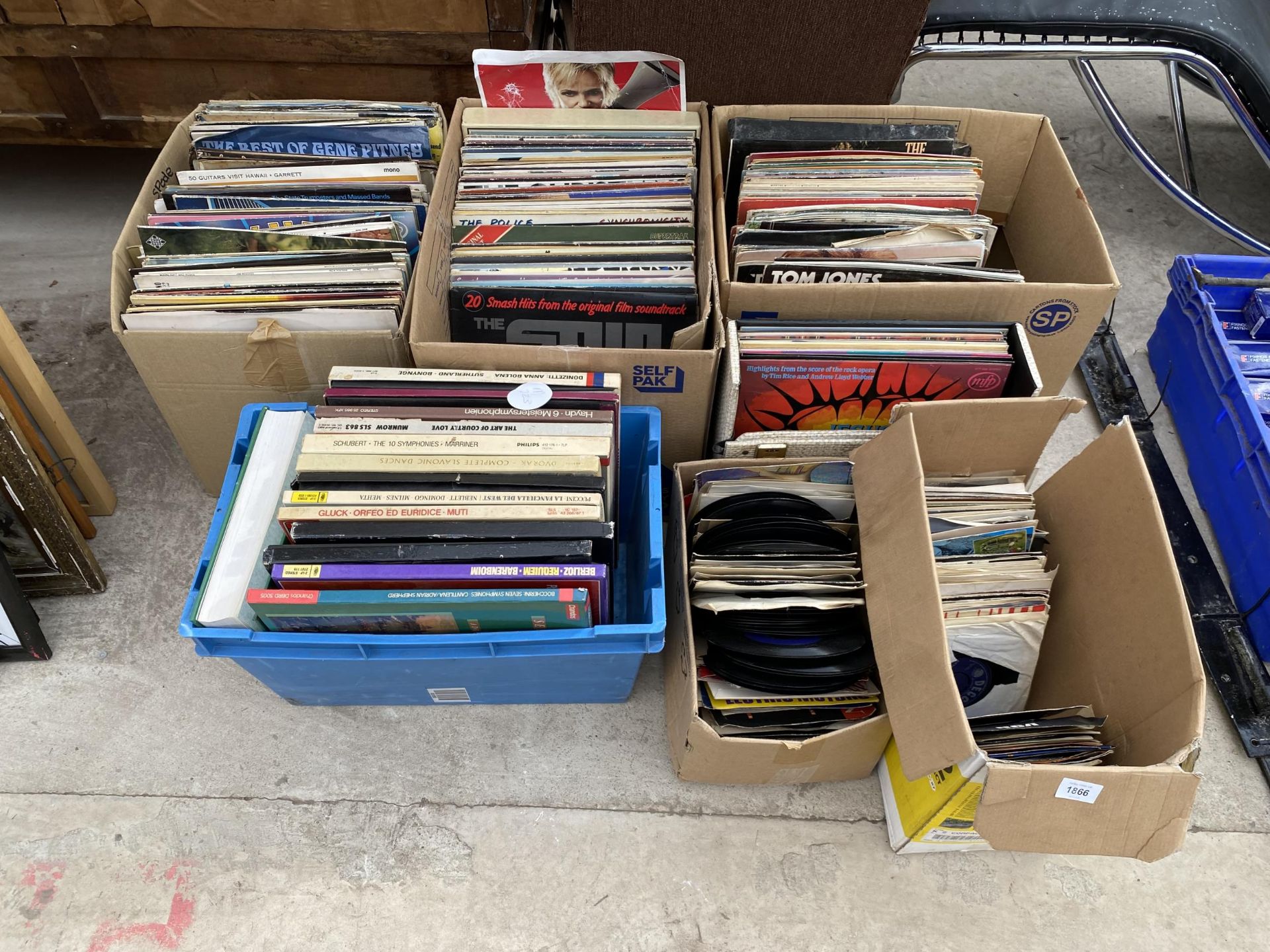 A LARGE ASSORTMENT OF LP RECORDS AND 7" SINGLES ETC