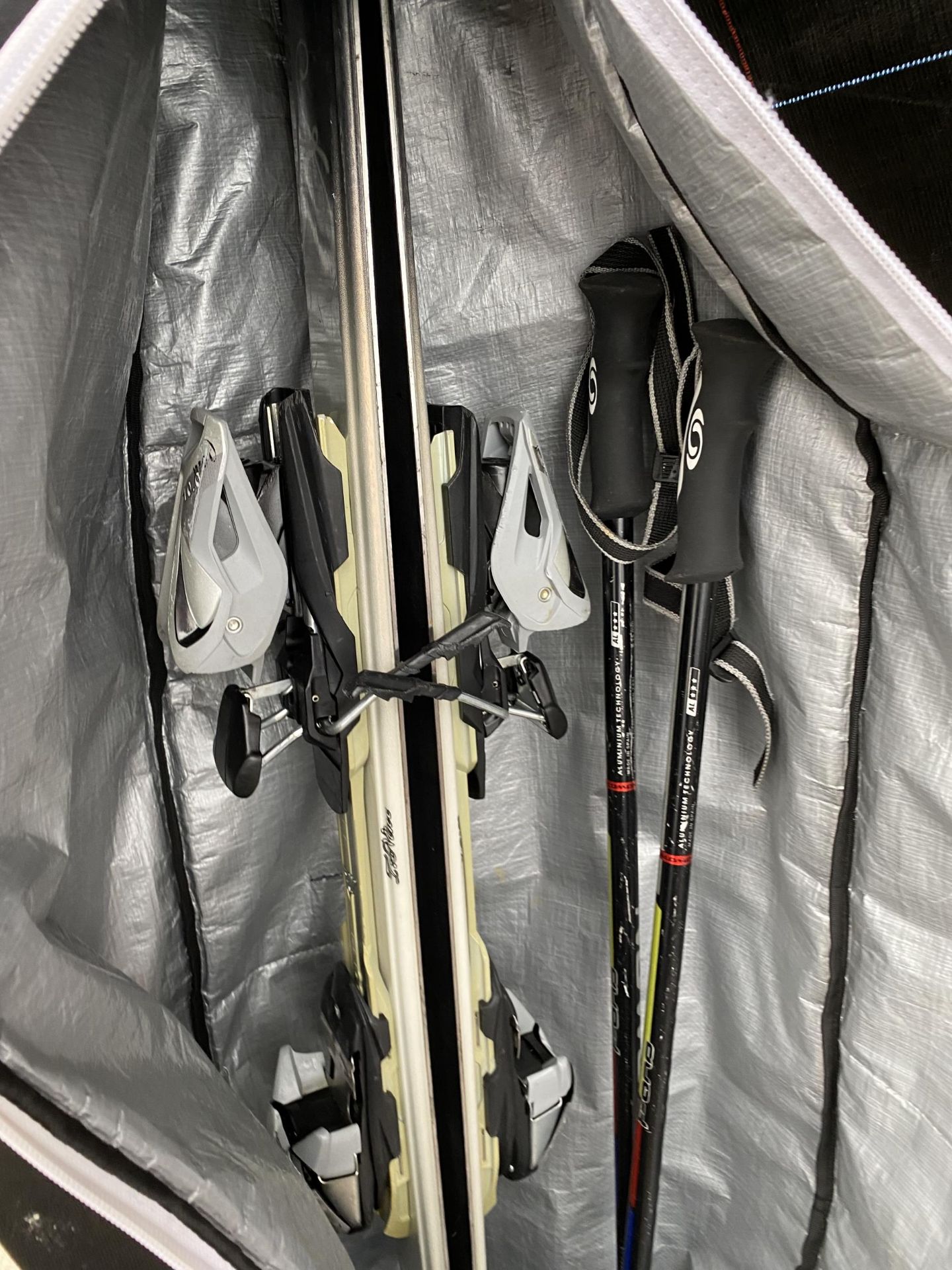 A SET OF SKIS AND SKI POLES COMPLETE WITH A CARRY CASE - Image 2 of 2