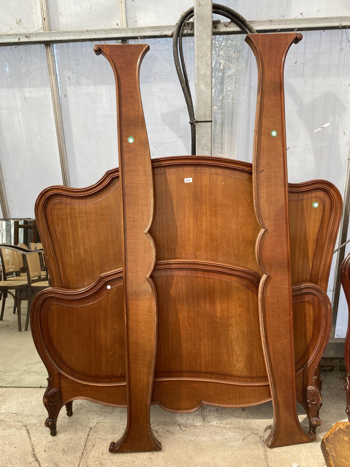 A VICTORIAN MAHOGANY CONTINENTAL BED HEAD AND FOOT, 46"