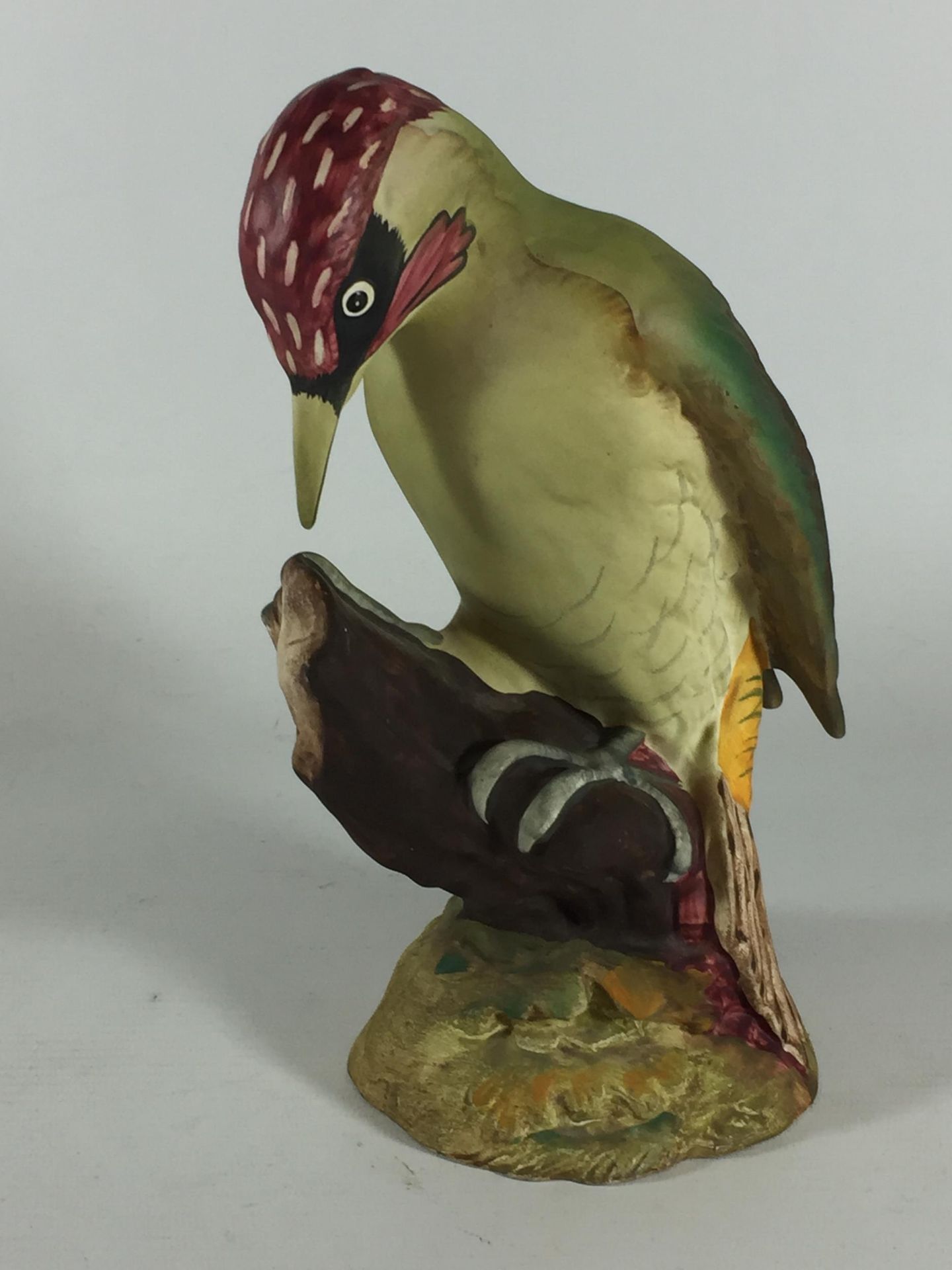 A BESWICK WOODPECKER NO.1218 BIRD FIGURE (MATTE FINISH)