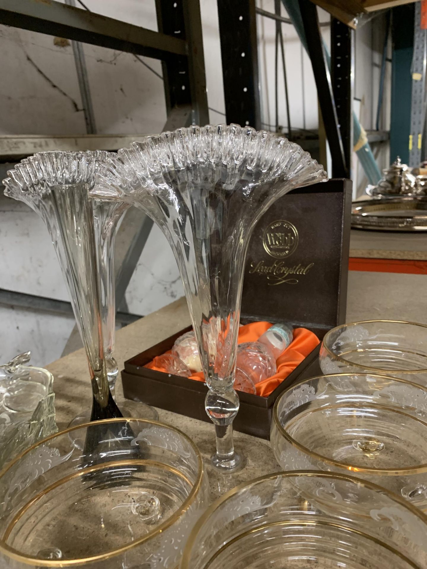 A SET OF SIX ETCHED DESSERT BOWLS ON FEET, VASES, LEAF DISHES AND A BOXED LEAD CRYSTAL SALT AND - Image 2 of 5