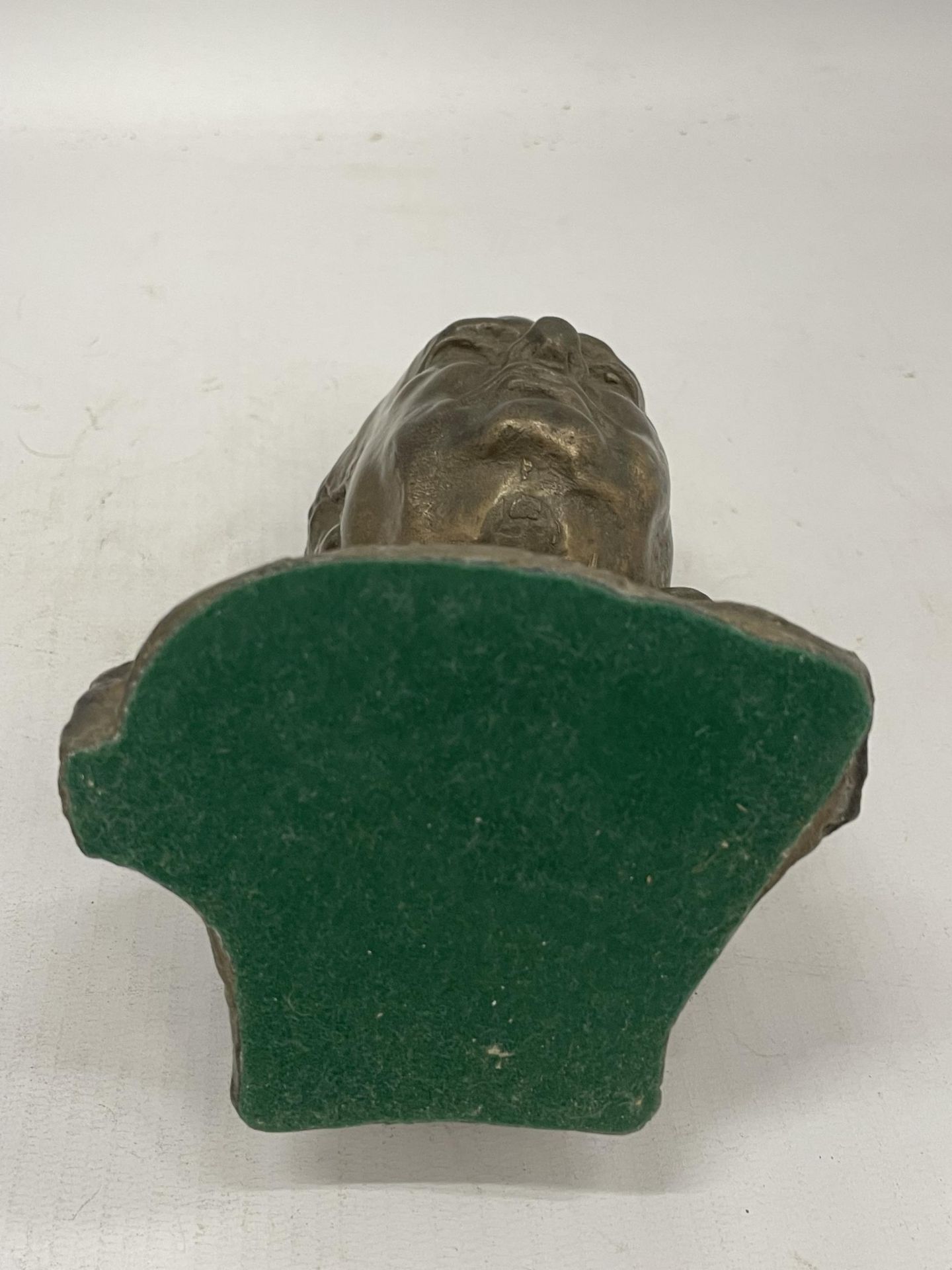 A BRONZED BUST OF WINSTON CHURCHILL - Image 4 of 4