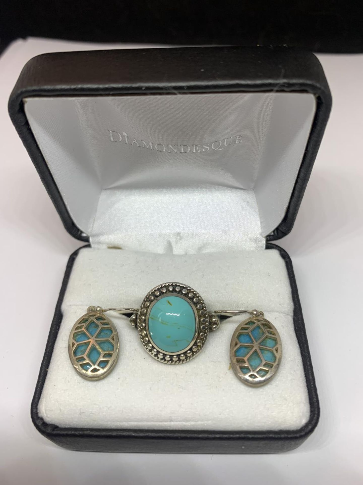 A SILVER RING AND EARRING SET WITH NAVAJO STYLE STONES IN A PRESENTATION BOX