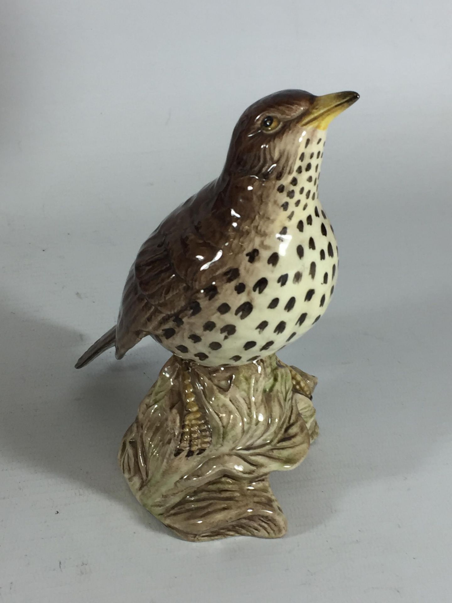 A BESWICK SONGTHRUSH NO. 2308 BIRD FIGURE - Image 2 of 3