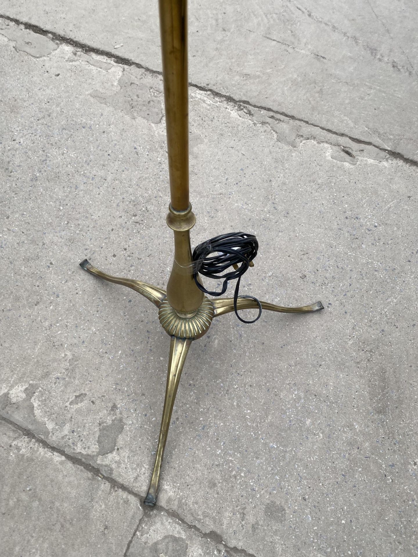 A BRASS STANDARD LAMP WITH SHADE - Image 2 of 3