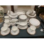 A ROYAL DOULTON SECONDS DINNER SERVICE TO INCLUDE DIFFERENT SIZES OF PLATES AND BOWLS, A SAUCE
