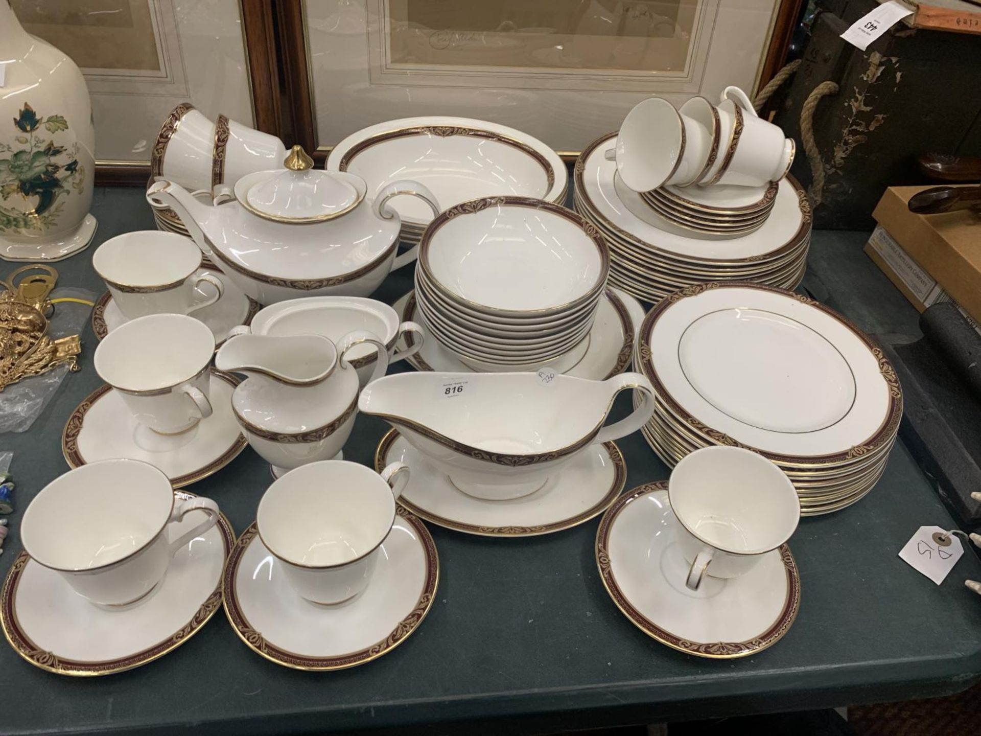 A ROYAL DOULTON SECONDS DINNER SERVICE TO INCLUDE DIFFERENT SIZES OF PLATES AND BOWLS, A SAUCE