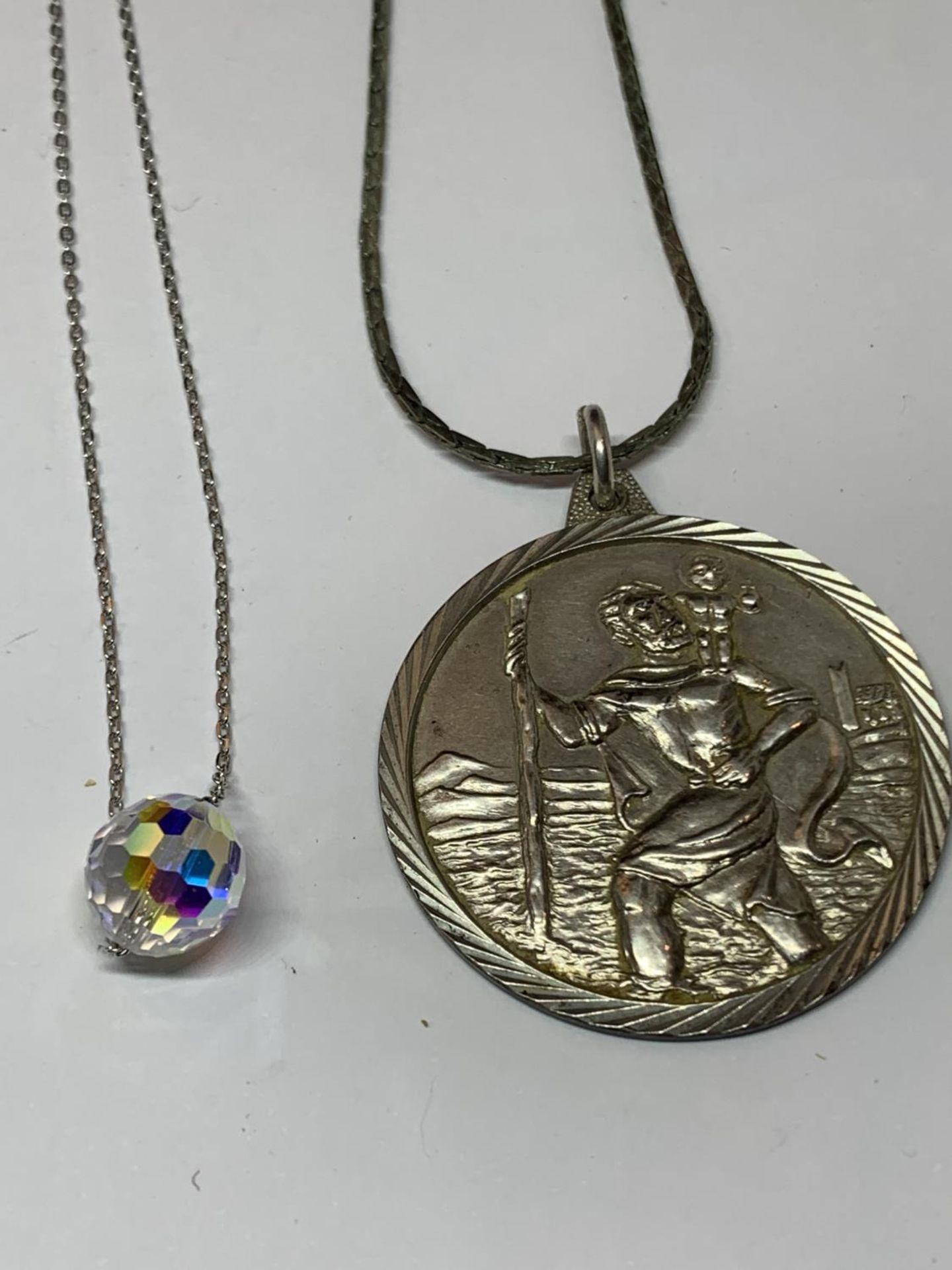 FOUR SILVER NECKLACES WITH PENDANTS - Image 3 of 3