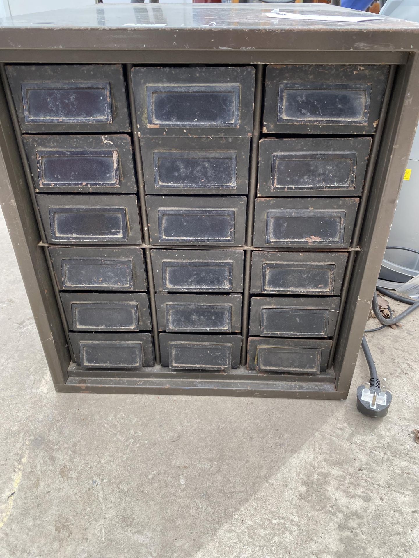 A METAL 18 DRAWER HARDWARE STORAGE CHEST - Image 2 of 3