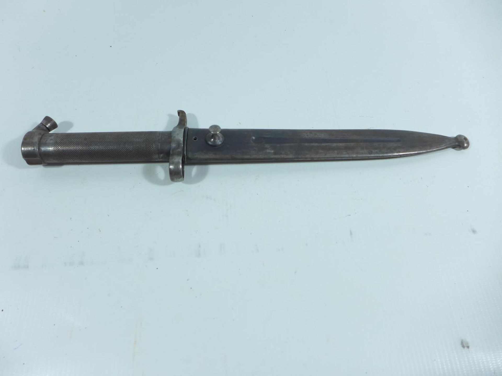 A SWEDISH 1896 PATTERN BAYONET AND SCABBARD, 21CM BLADE, LENGTH 35.5CM - Image 6 of 6