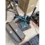 AN ASSORTMENT OF TOOLS TO INCLUDE A DRILL STAND, TOOL BOX AND GRINDER ETC