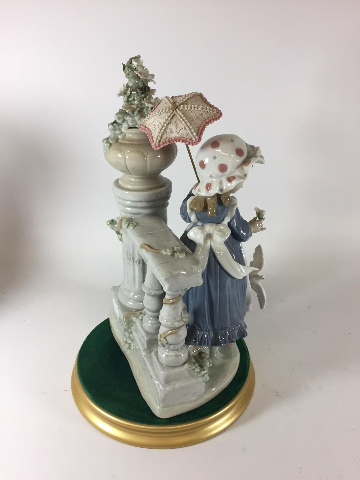 A LLADRO 'GLORIOUS SPRING' NO. 5284 FIGURE ON DISPLAY BASE - Image 3 of 4