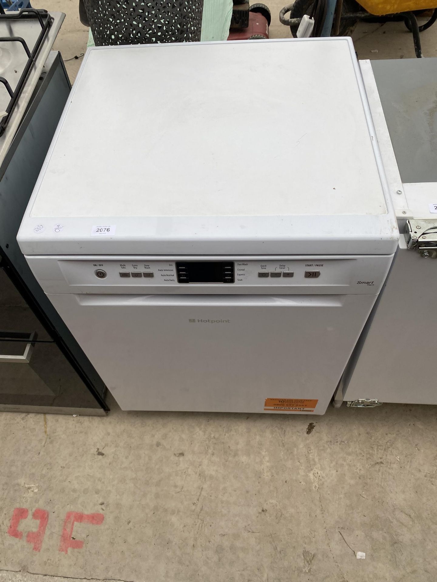 A WHITE HOTPOINT SMART TECH DISHWASHER BELIEVED IN WORKING ORDER BUT NO WARRANTY