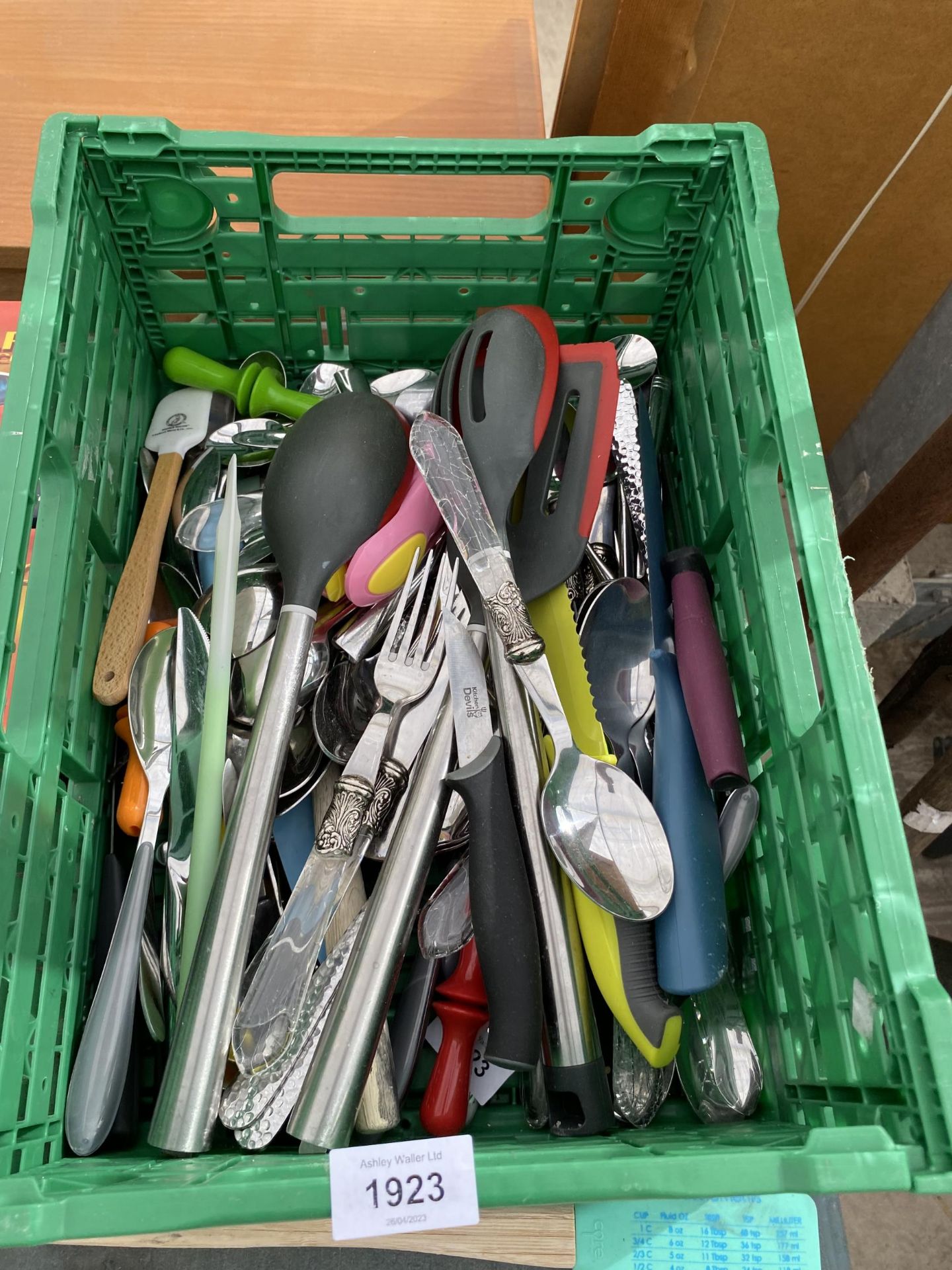 AN ASSORTMENT OF KITCHEN UTENSILS AND FLATWARE ETC - Image 2 of 2