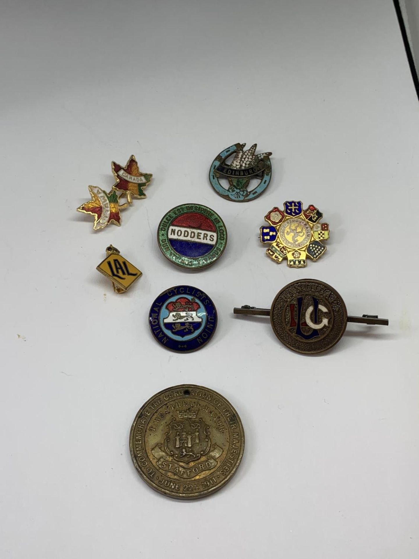 SEVEN VARIOUS BADGES AND A DRILLED 1911 CORONATION MEDAL