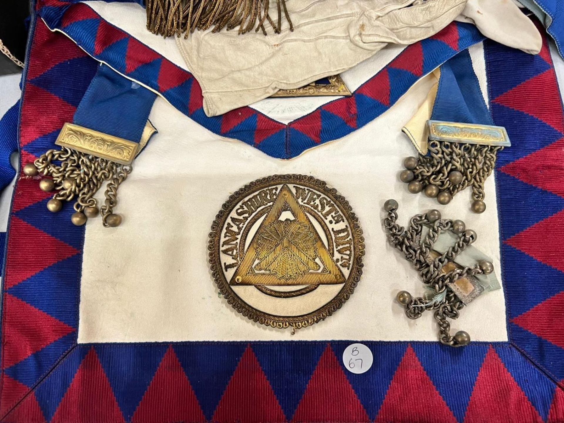 A MASON'S LANCASHIRE WESTERN DIVISION APRON TOGETHER WITH A ROYAL ARCH SUPREME GRAND CHAPTER SASH, - Image 7 of 7