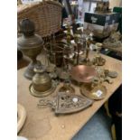 A LARGE QUANTITY OF BRASSWARE TO INCLUDE AN OIL LAMP, CANDLESTICKS, WEIGHING SCALES, ETC