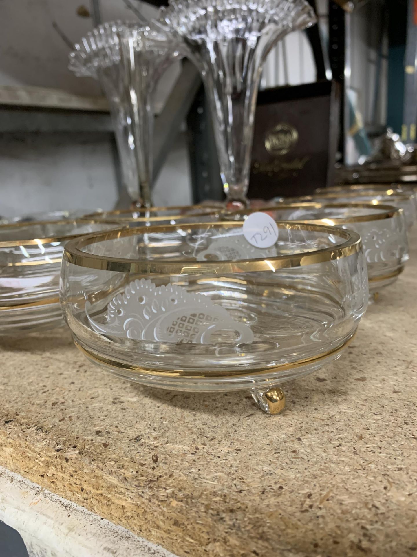 A SET OF SIX ETCHED DESSERT BOWLS ON FEET, VASES, LEAF DISHES AND A BOXED LEAD CRYSTAL SALT AND - Image 5 of 5