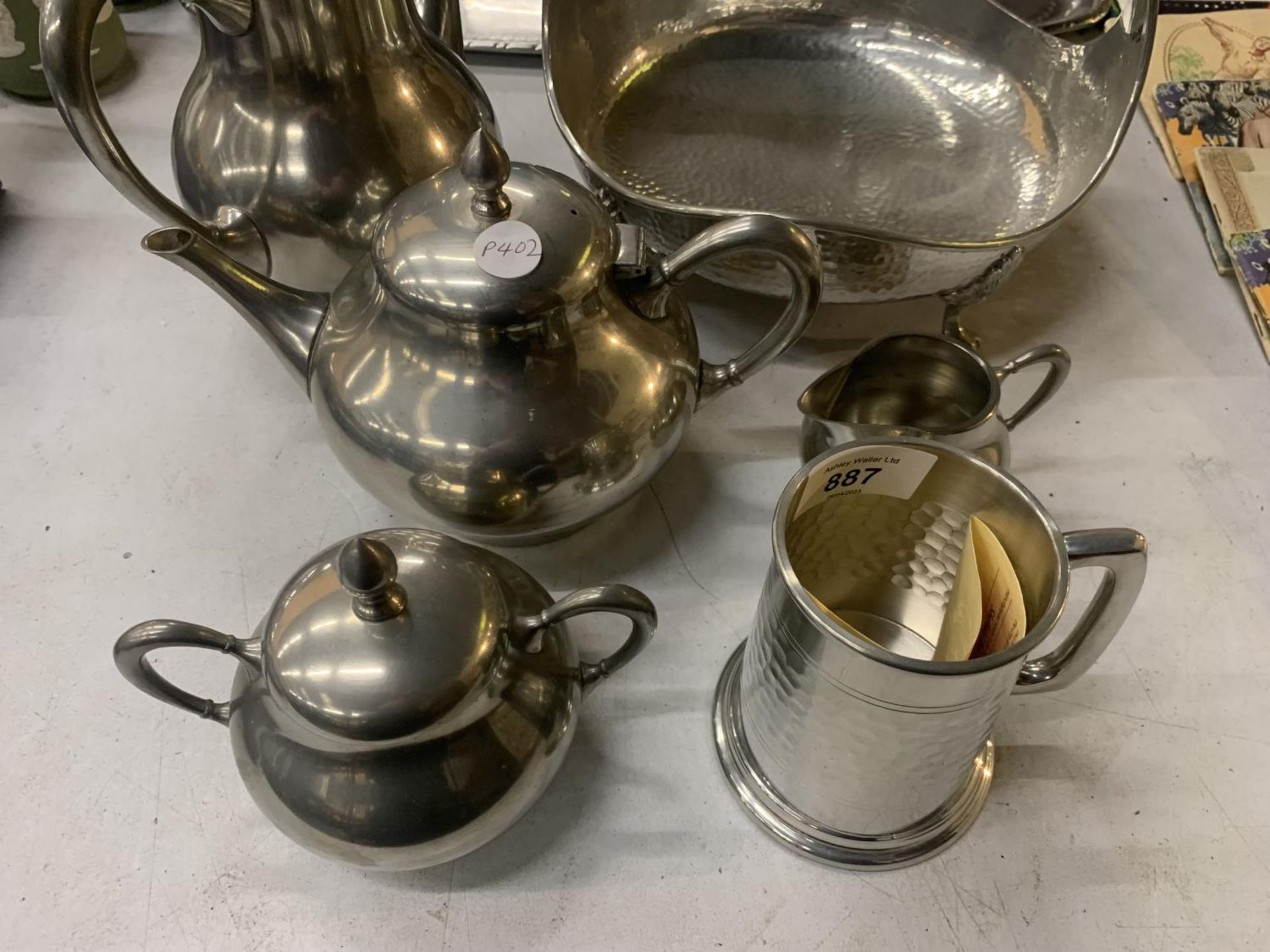 A PEWTER TEASET TO INCLUDE A TEAPOT, HOT WATER POT, CREAM JUG, SUGAR BOWL, A TRAY, LIDDED BASKET - Image 2 of 3