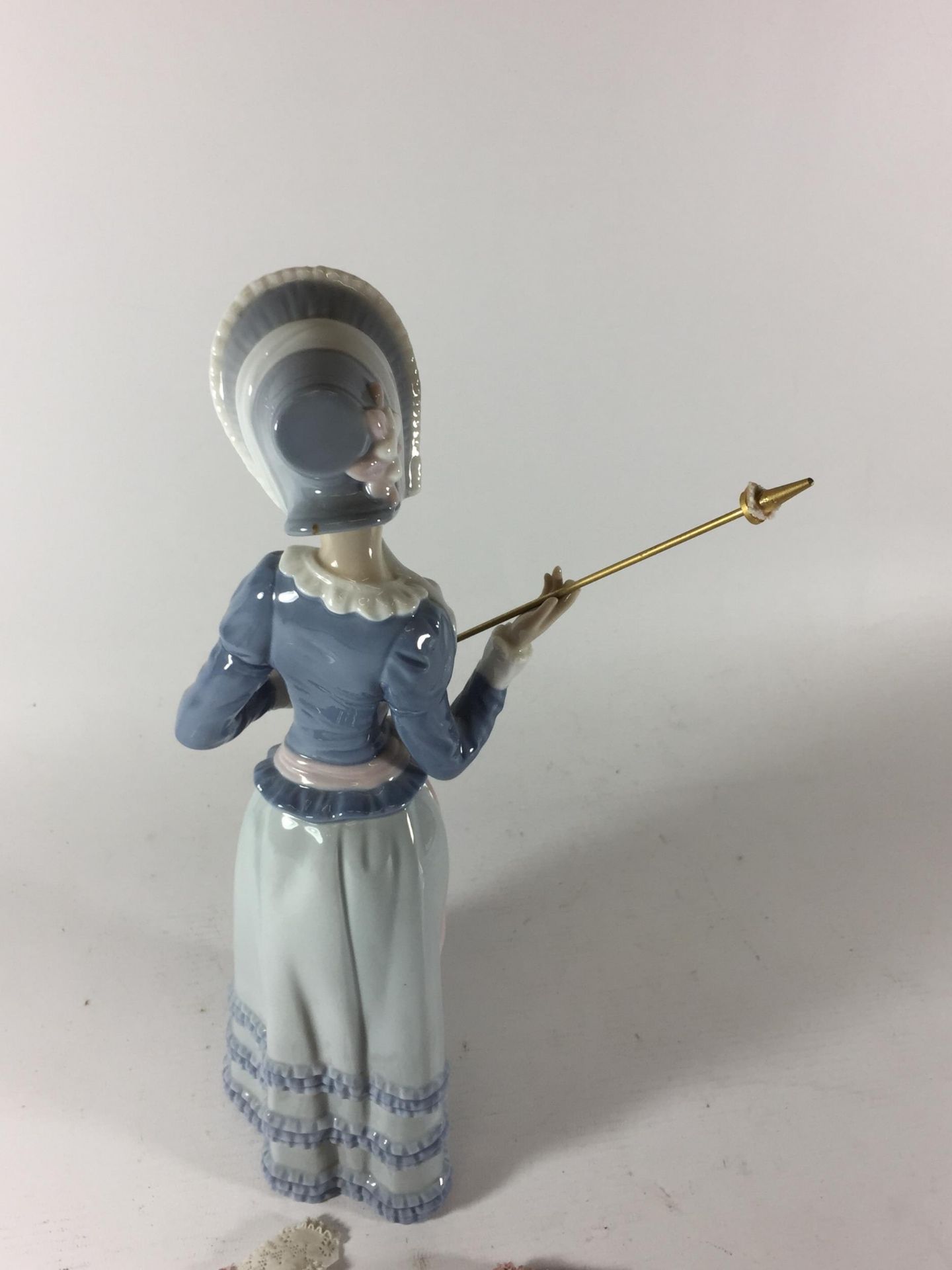 A LLADRO MODEL OF A GIRL WITH PARASOL (PARASOL A/F) - Image 3 of 3