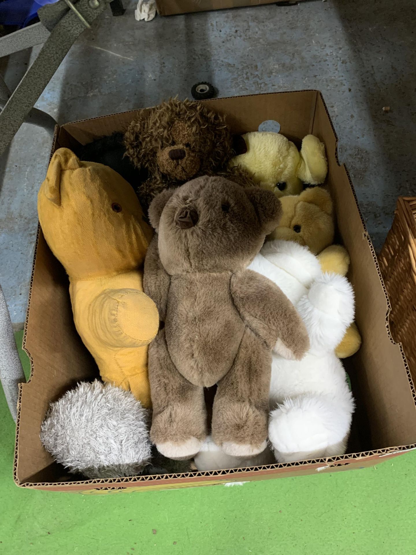 A BOX OF VINTAGE TEDDY BEARS