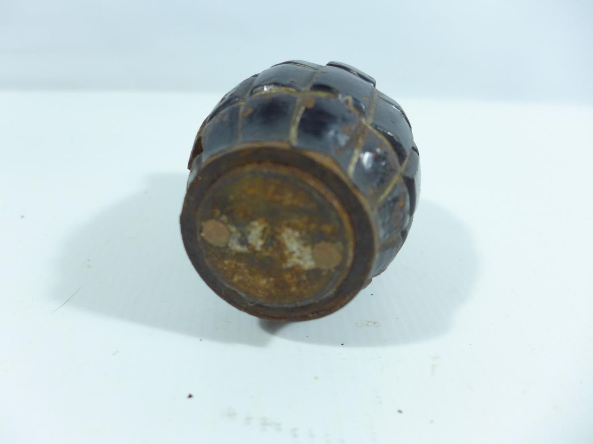 A WORLD WAR II PERIOD GRENADE MADE INTO A LIGHTER, HEIGHT 10CM - Image 5 of 5