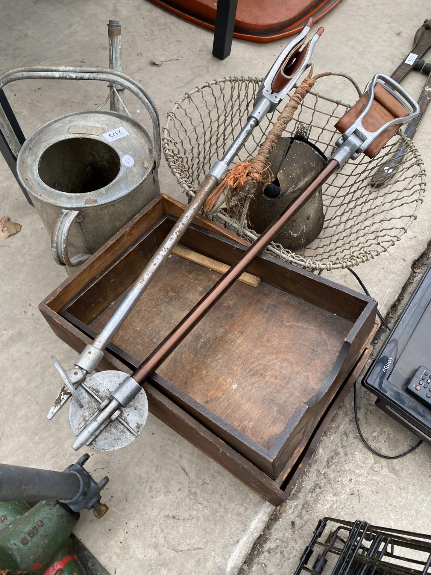 AN ASSORTMENT OF ITEMS TO INCLUDE OIL JUGS, A GALVANISED WATERING CAN AND TWO STICK SEATS ETC - Image 2 of 2