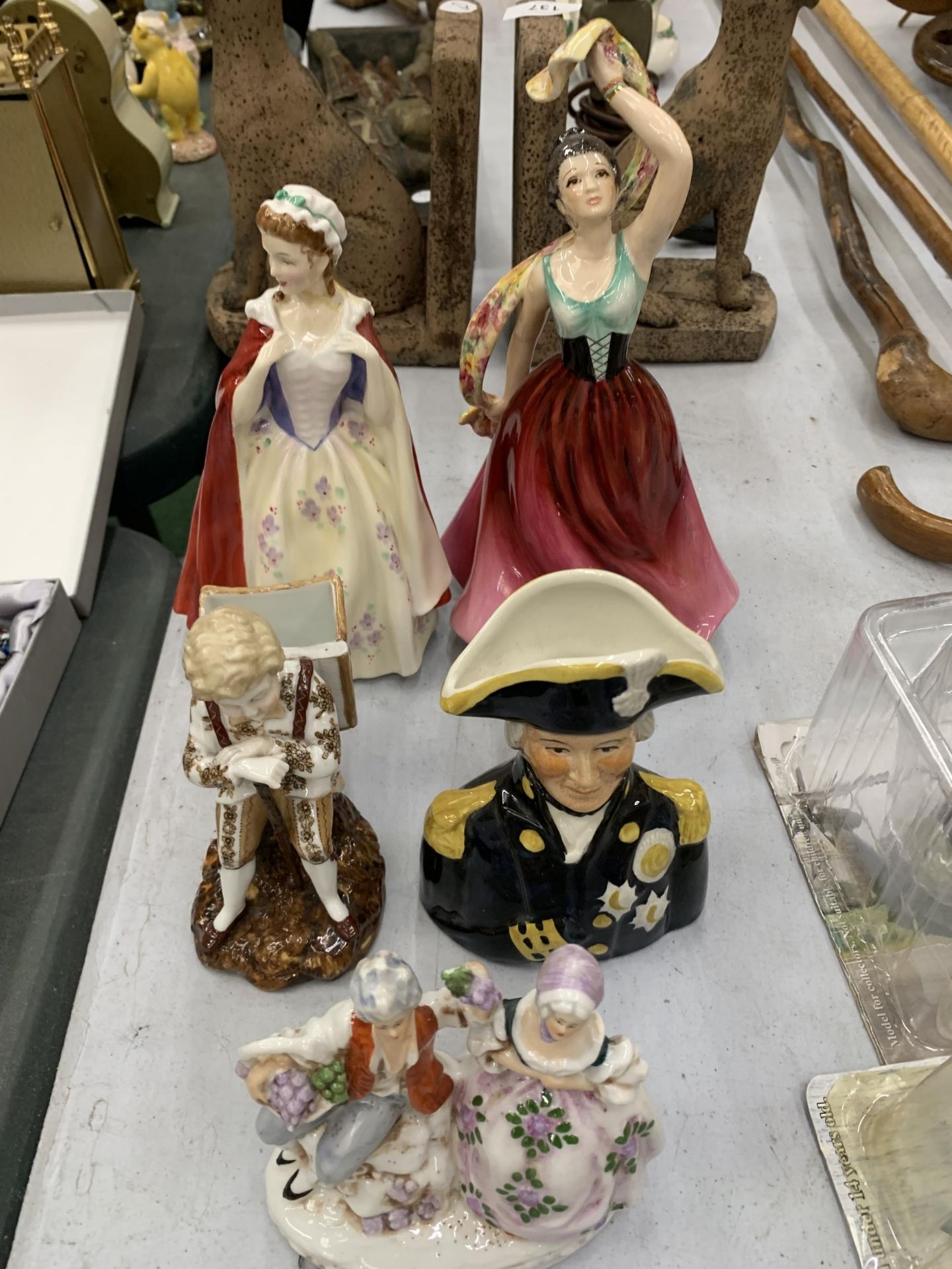 A QUANTITY OF CERAMIC FIGURES TO INCLUDE ROYAL DOULTON, LANCASTER & SANDLAND, ROYAL GRAFTON, ETC - Image 4 of 4