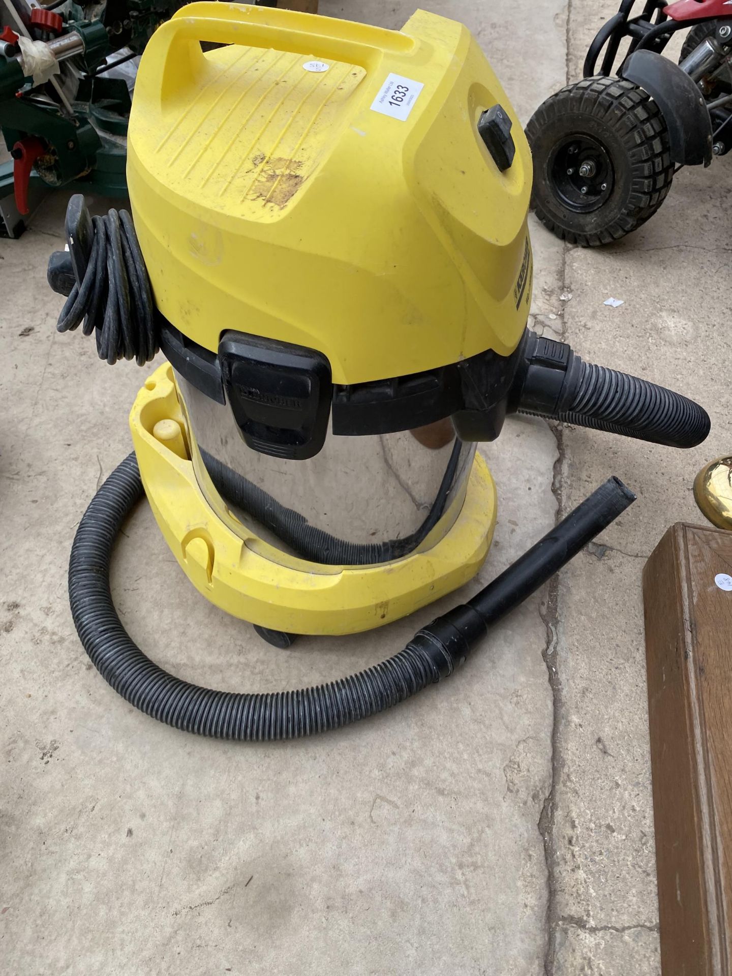 A KARCHER WD3 PREMIIUM VACUUM CLEANER