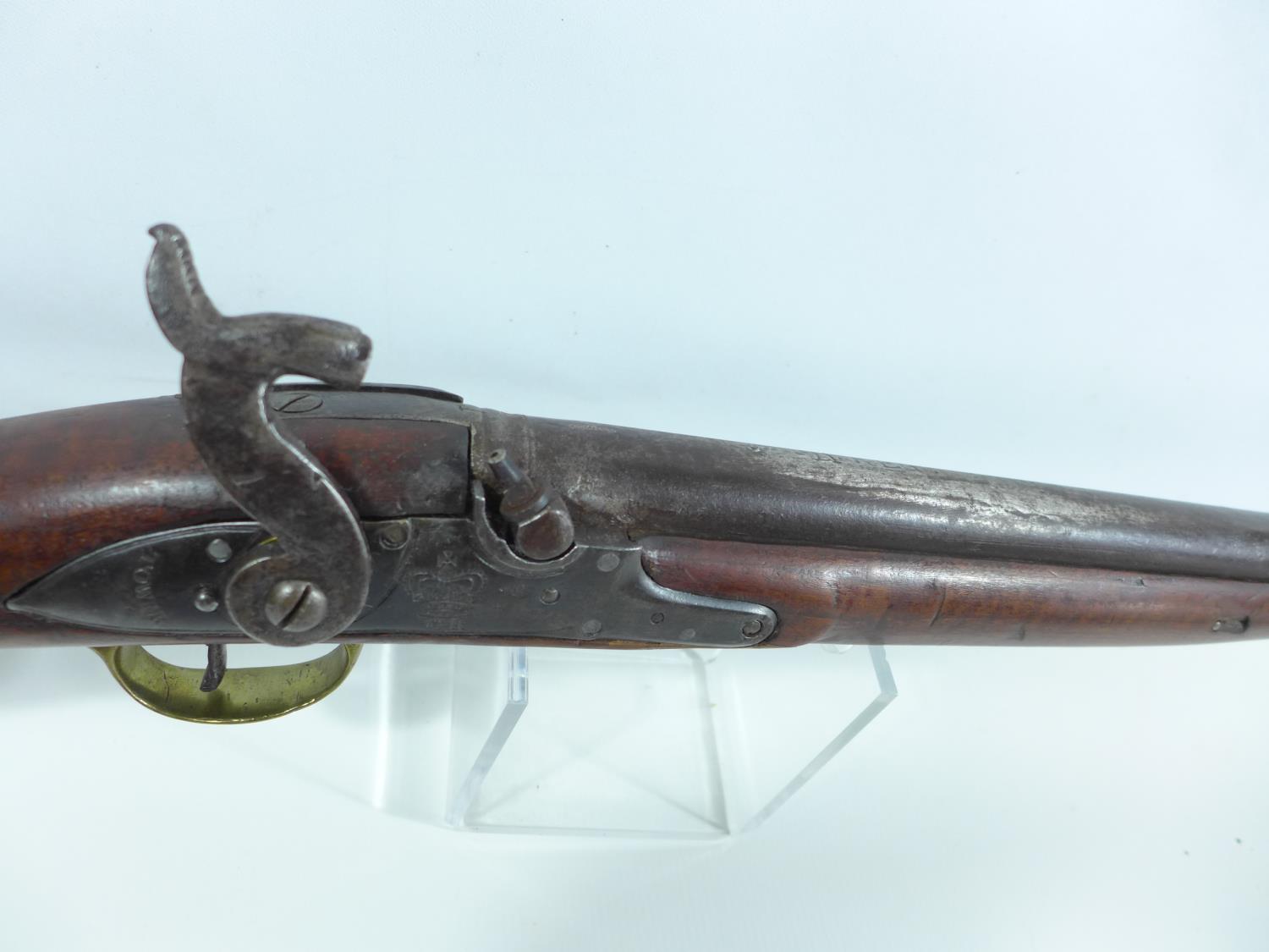 A PERCUSSION CAP 19TH CENTURY SMOOTH BORE MUSKET, CONVERTED FROM FLINTLOCK, 82CM BARREL, LOCK MARKED - Image 3 of 8