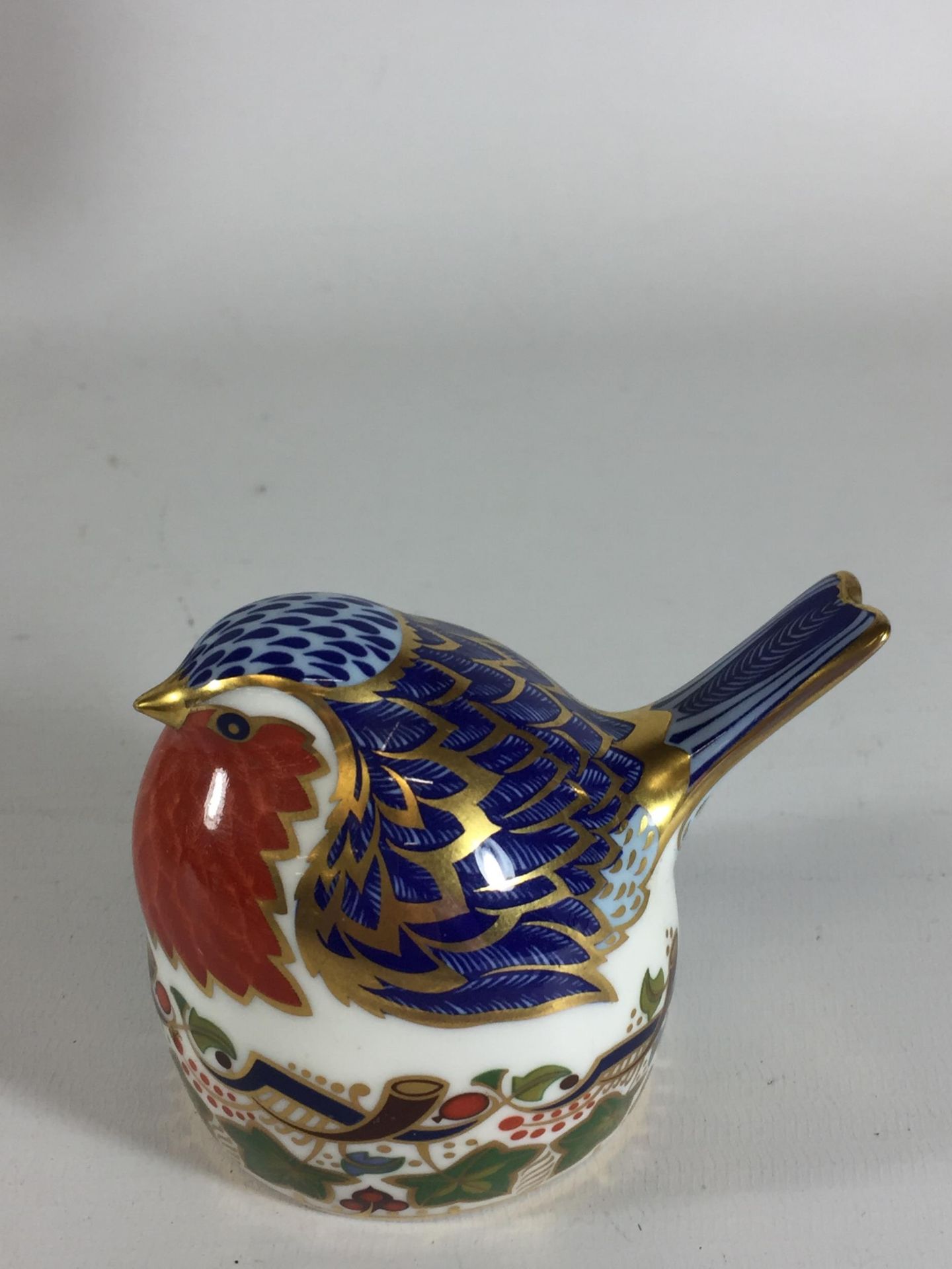 A ROYAL CROWN DERBY 'ROBIN NESTING' BIRD PAPERWEIGHT, GOLD STOPPER