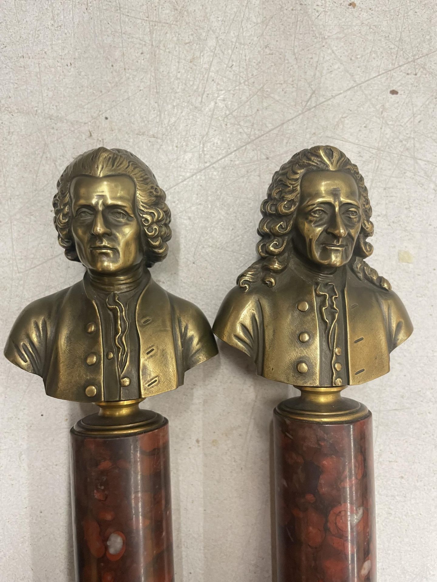 A PAIR OF FRENCH BRONZE BUSTS OF MOLIERE (1639 - 1699) AND ROUSSEAU (1712 -1778) EACH ON A SOCLE AND - Image 6 of 8