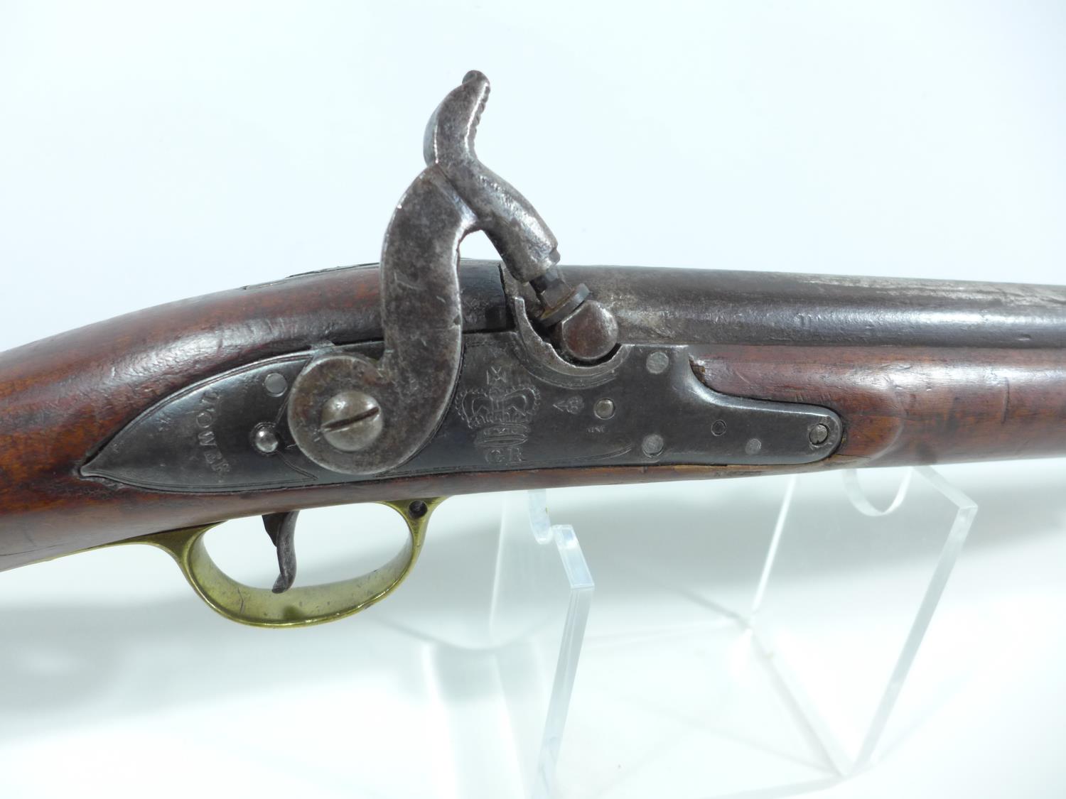 A PERCUSSION CAP 19TH CENTURY SMOOTH BORE MUSKET, CONVERTED FROM FLINTLOCK, 82CM BARREL, LOCK MARKED - Image 2 of 8