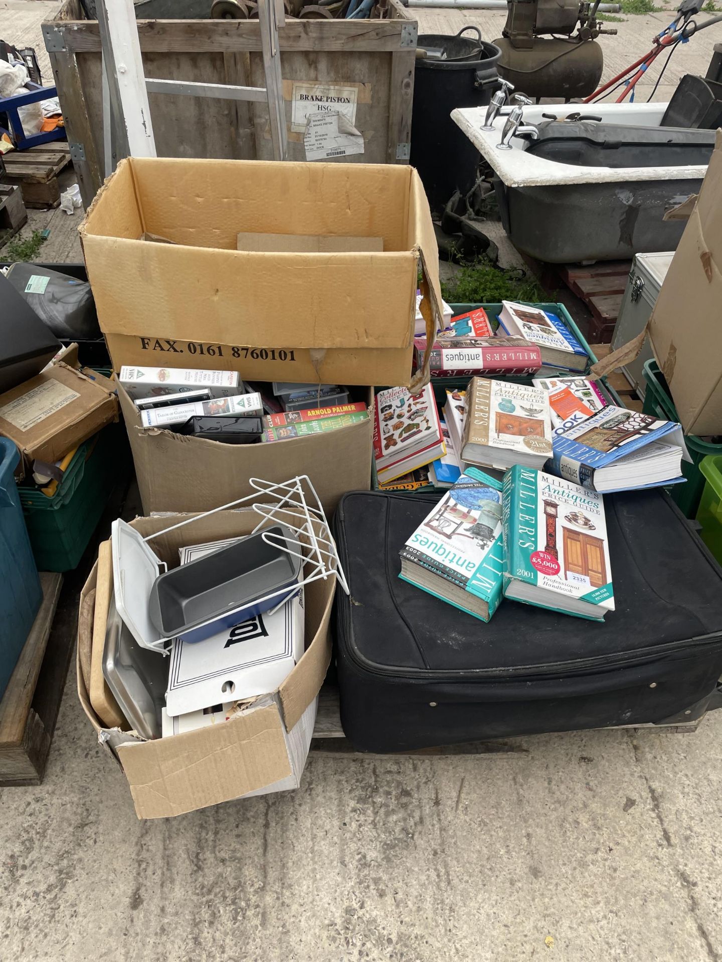 AN ASSORTMENT OF HOUSEHOLD CLEARANCE ITEMS TO INCLUDE BOOKS AND VHS'S ETC