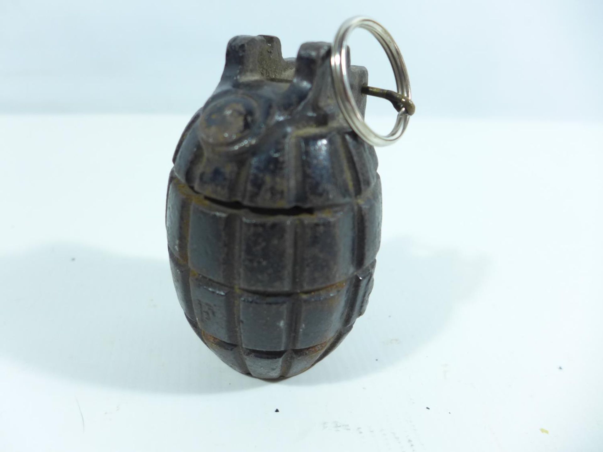 A WORLD WAR II PERIOD GRENADE MADE INTO A MONEY BOX, HEIGHT 9.5CM