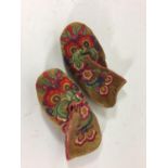 A PAIR OF EARLY TO MID 20TH CENTURY CANADIAN BABIES MOCCASINS, WITHHAND EMBROIDERED FLORAL