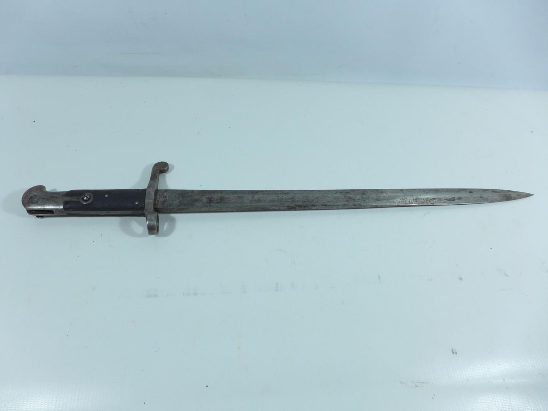 A BRITISH 1887 PATTERN BAYONET, 46CM BLADE, LENGTH 60CM - Image 4 of 6