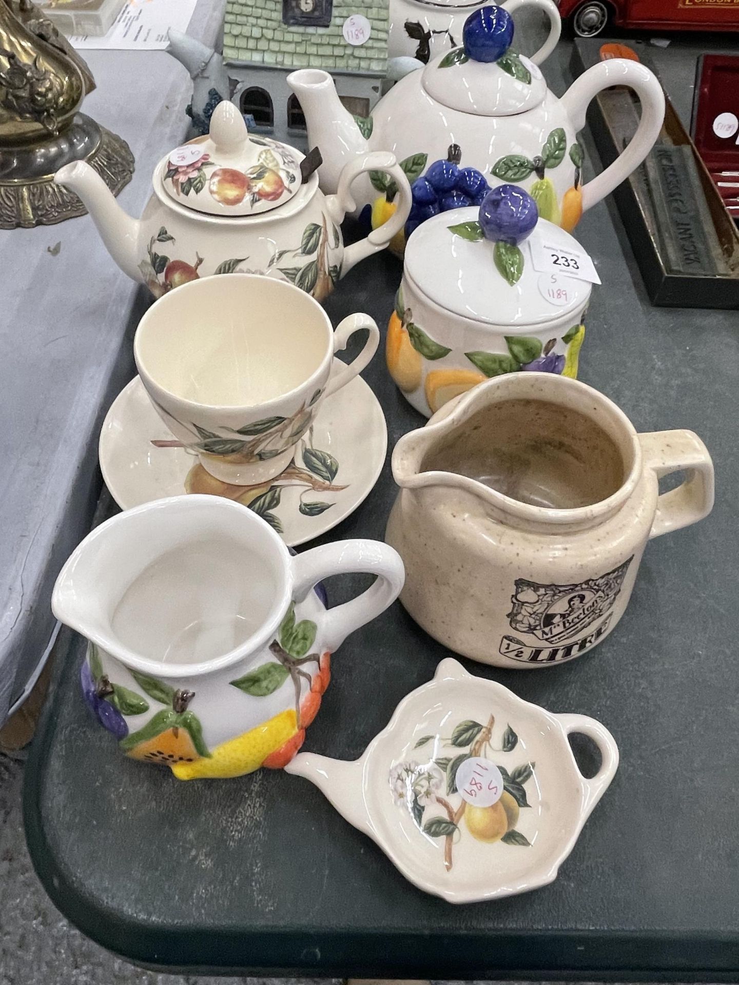 A MIXED LOT OF CERAMIC TEAPOTS TO INCLUDE FRUIT DESIGN EXAMPLES - Image 3 of 3