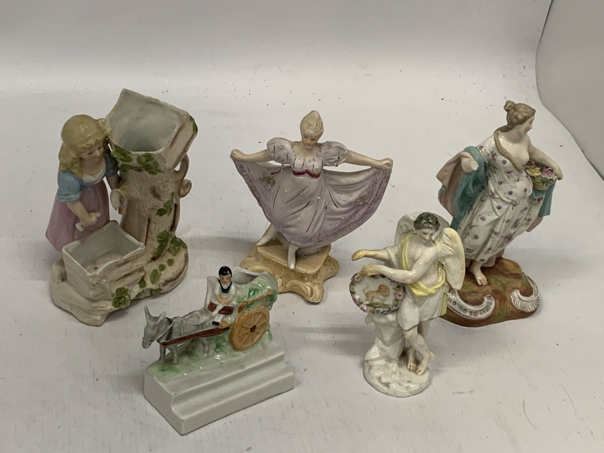 A QUANTITY OF VINTAGE CERAMICS TO INCLUDE CONTINENTAL